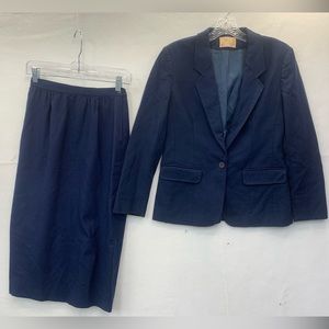 VINTAGE PENDLETON navy blue blazer and skirt suit set size 8 and 10 WOOL Suit